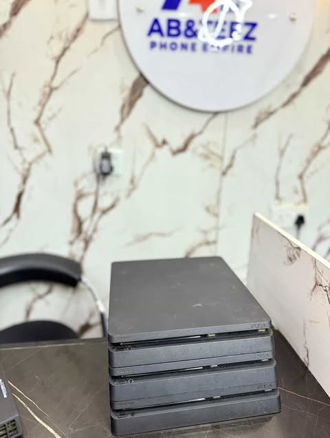 PS4 Slim Console